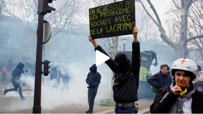 法国工会号召第12轮反退休改革罢工游行