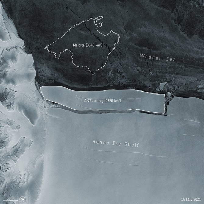 南极洲龙尼冰棚脱离巨大冰块形成全球最大冰山