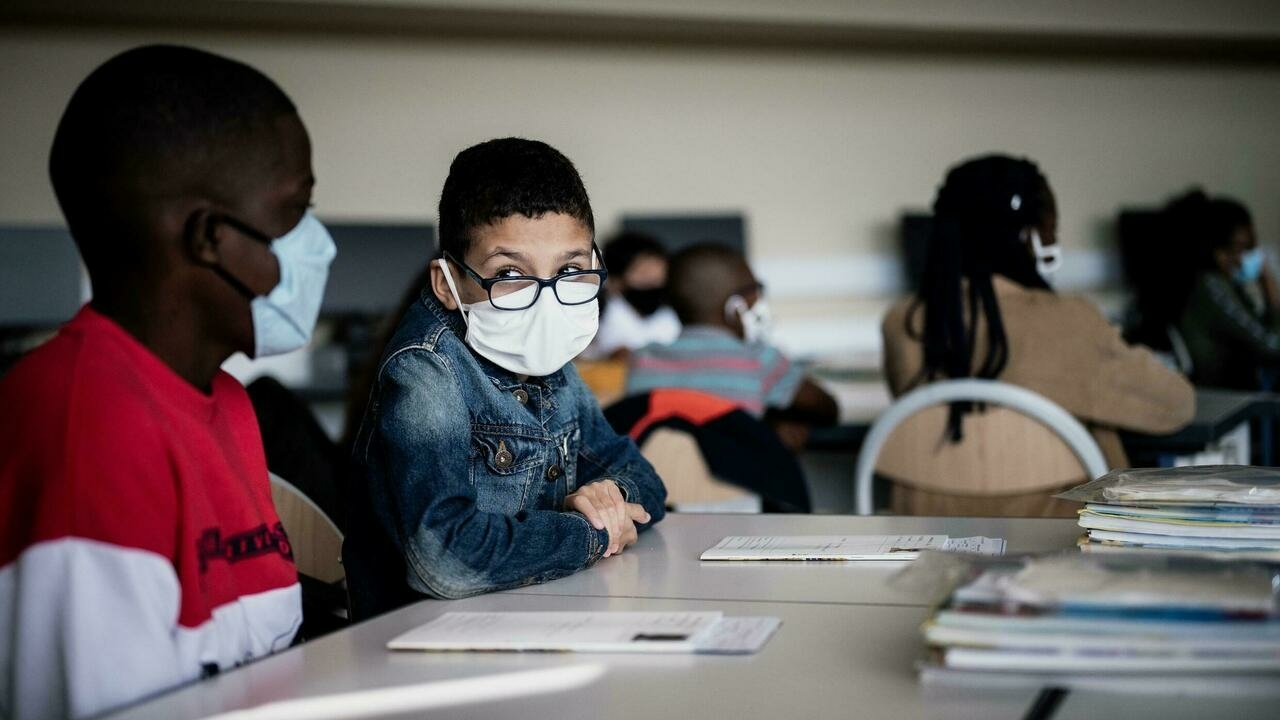 法国政府放宽学童防疫规定引发教师集体罢工