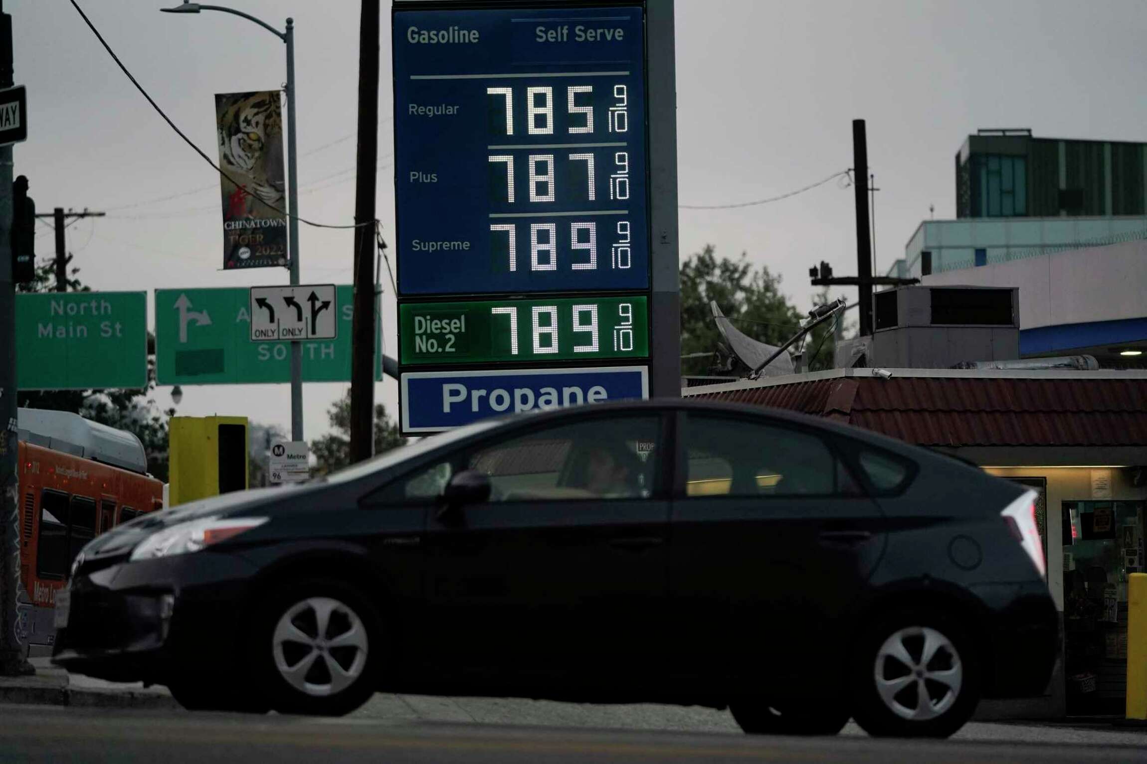 加州又发钱！不管是否有车都可领“加油补贴”