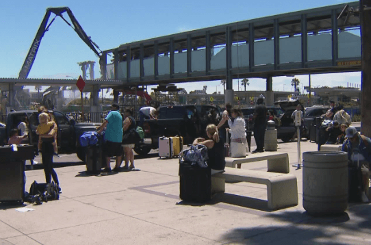 圣地牙哥国际机场 因施工交通拥堵延误