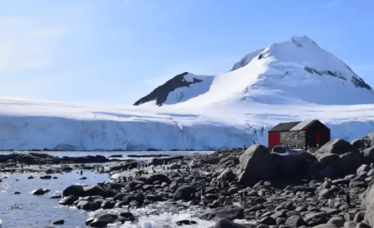 四女子打败六千人  入职最冷的南极邮局