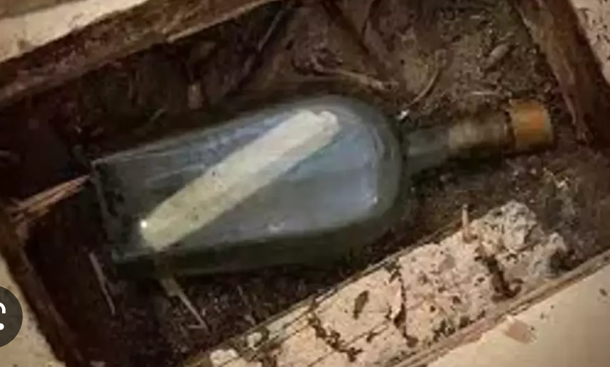 水电工修缮时发现135年前瓶中信