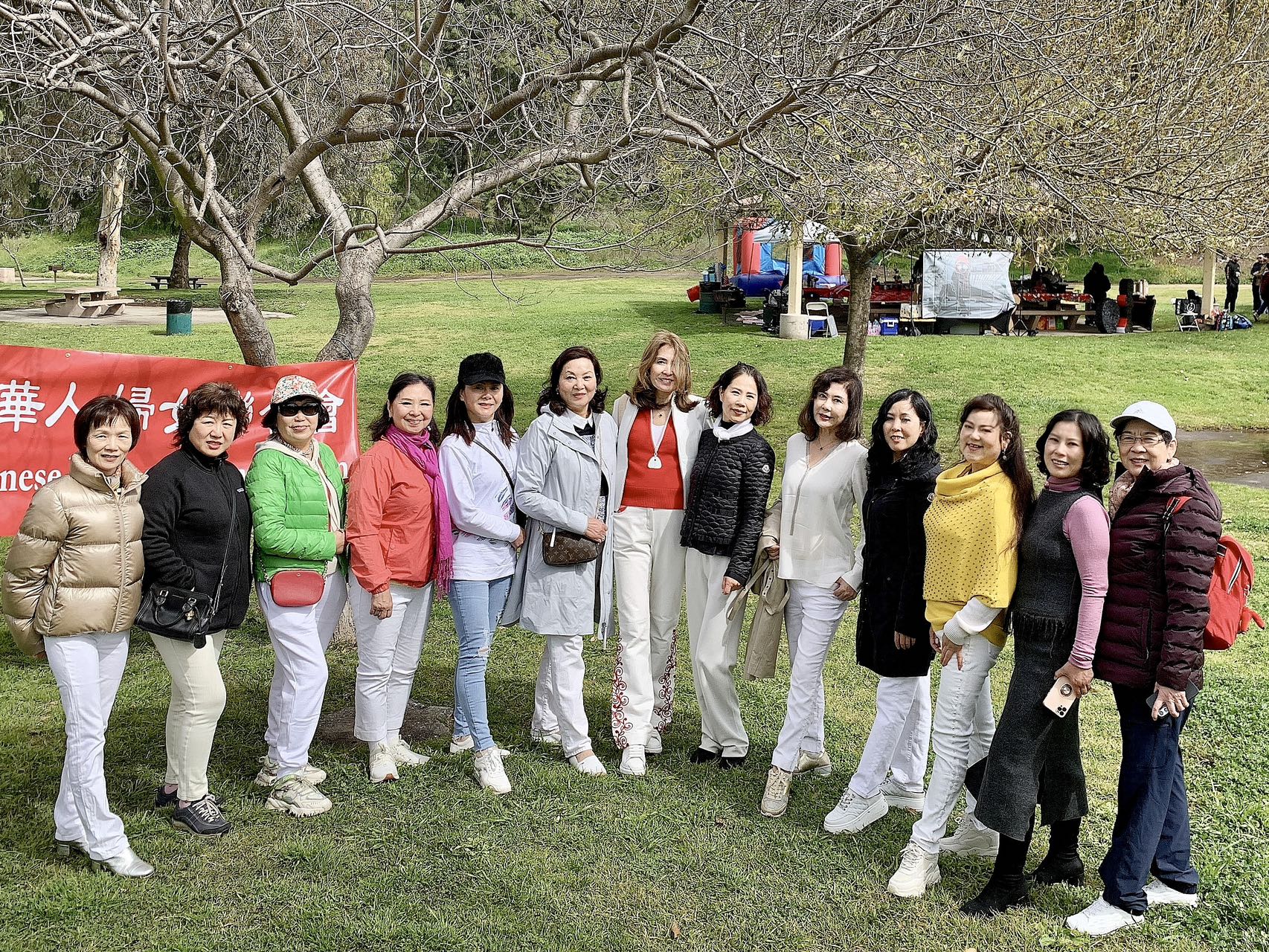 美国华人妇女联合会庆祝妇女节 为无家可归者送爱心