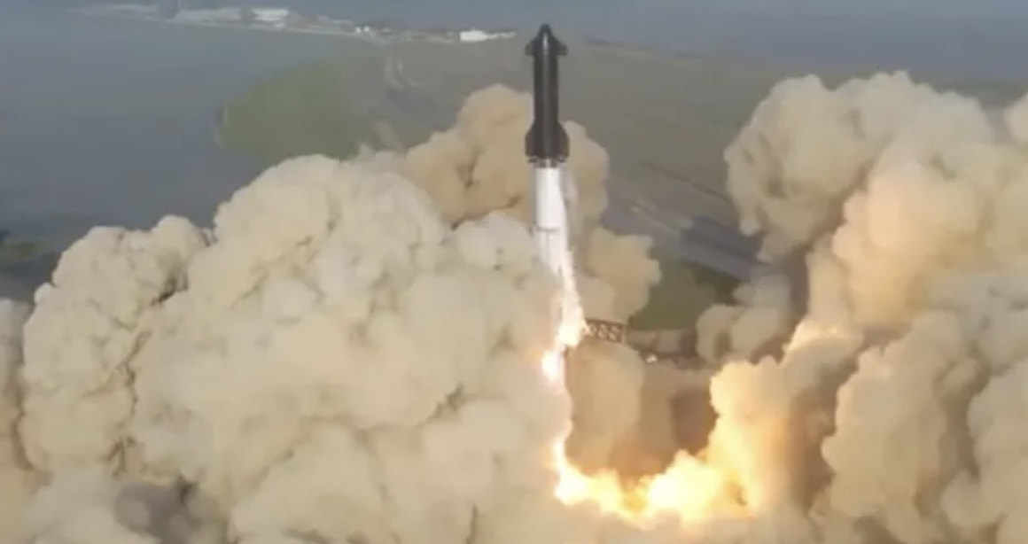 SpaceX成功发射巨型星际飞船火箭，但几分钟后发生爆炸