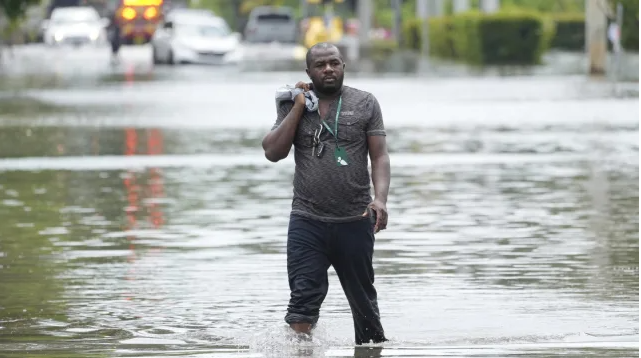 佛州州长为洪水灾民寻求联邦援助