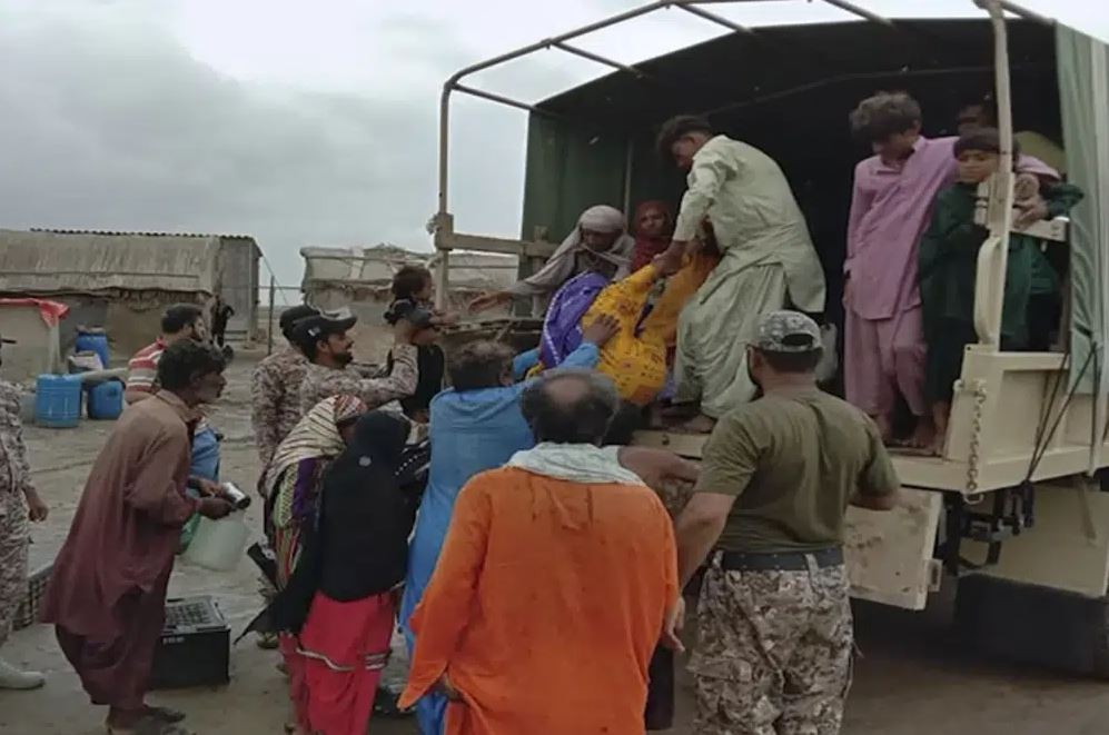 巴基斯坦官员周二表示，巴基斯坦军方和民政当局计划在“比帕乔伊”热带风暴到来之前，将8万人疏散到该国南部海岸的安全地带