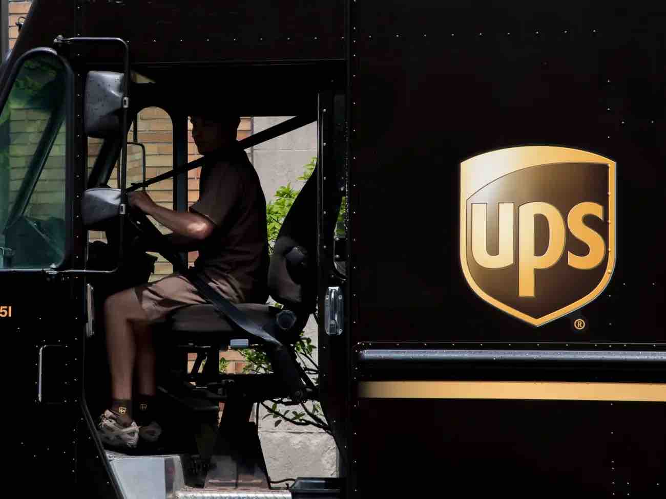 年薪高达$17万！美快递公司UPS送货司机岗位很抢手！