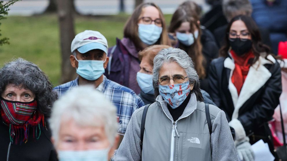 新冠病例猛增！开始重新要求佩戴口罩！一些学校甚至已经停课