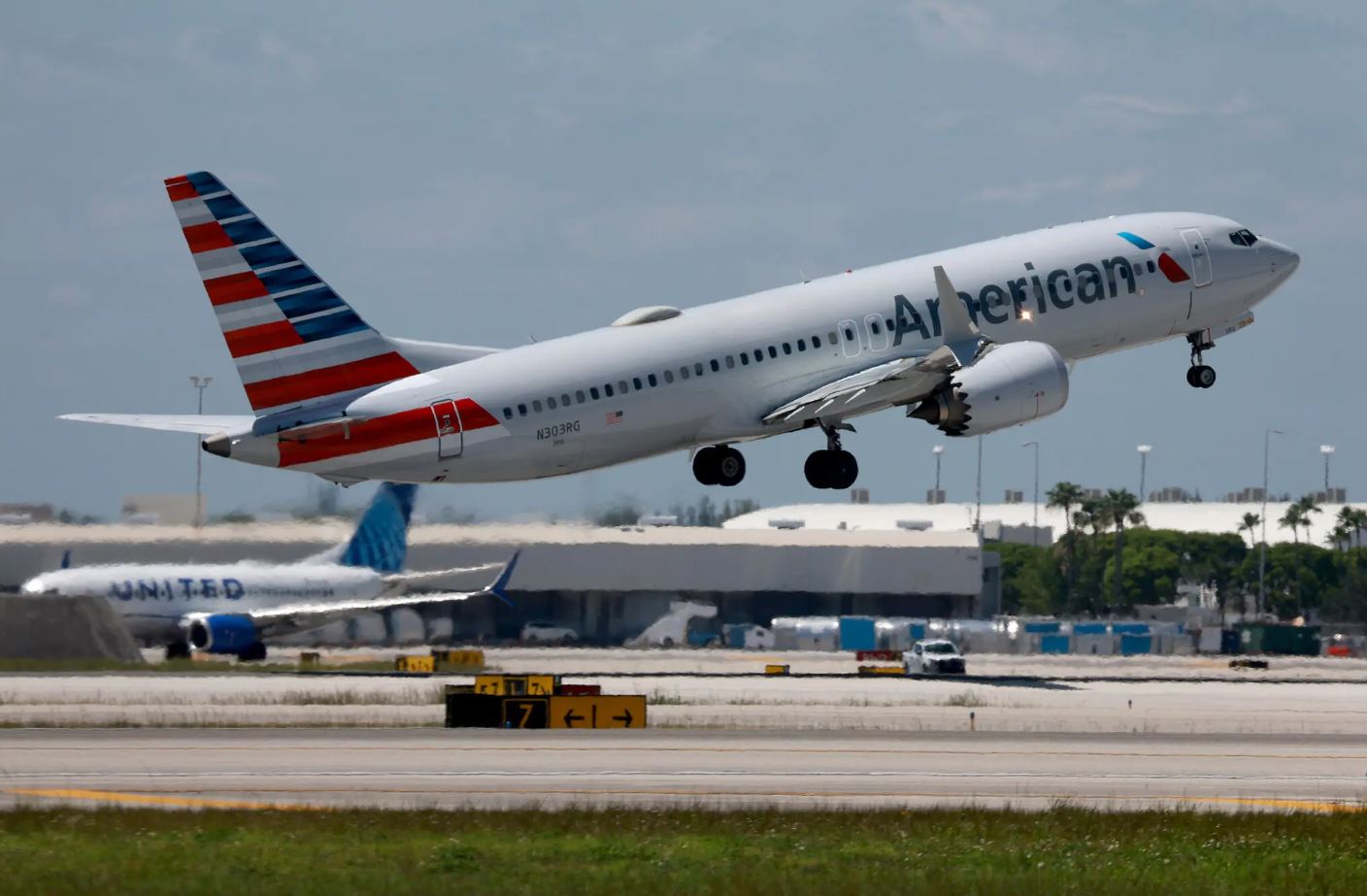 因美国航空数十次延误 美国运输部28日对美国航空处以410万美元的罚款 