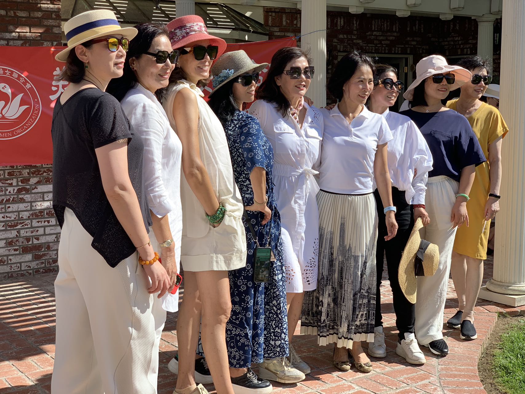 葡萄酒庄烧烤 参与华协中秋晚会 美国华人妇女联合会喜迎中秋