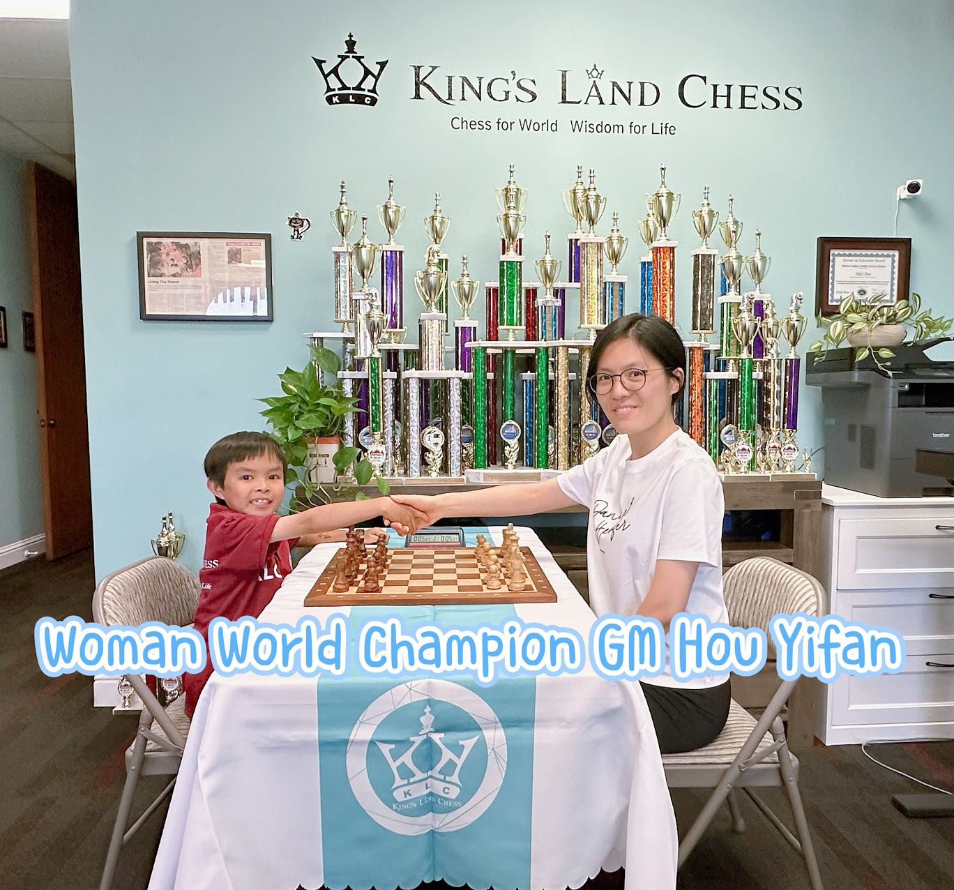 金仕澜国际象棋教育中心与侯逸凡共庆国际棋联百年华诞