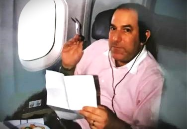 薅羊毛薅过头？男子终身头等舱免费机票被取消 美国航空崩溃赔上千万！