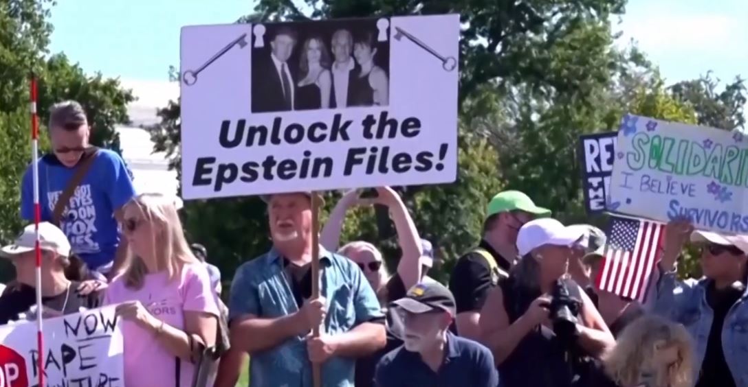 两党罕见联手揭秘爱泼斯坦档案背后的深意  | 热点追踪