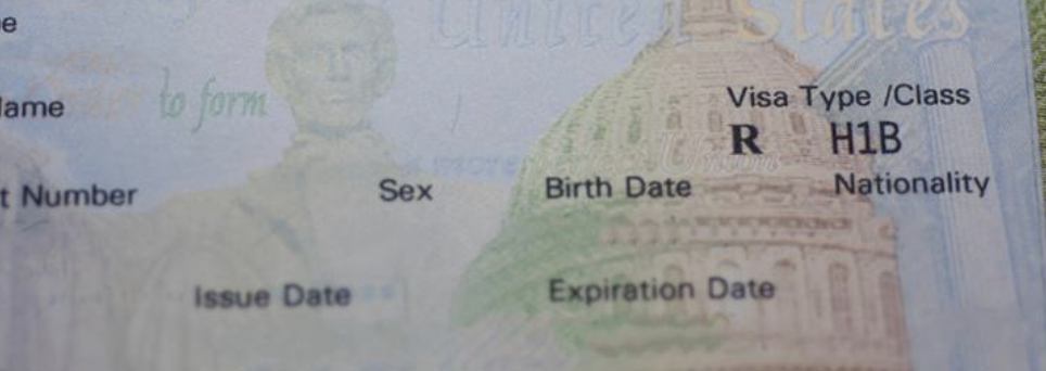 美移民局最严审查启动：要求H1B申请人公开社媒，设新部门查背景！